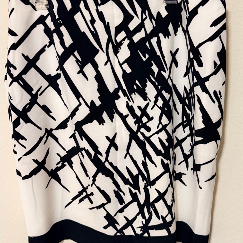 Tahari Black & White Abstract Print Pencil Skirt - Picture 3 of 11